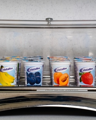 hotel bristol zurich breakfast joghurt
